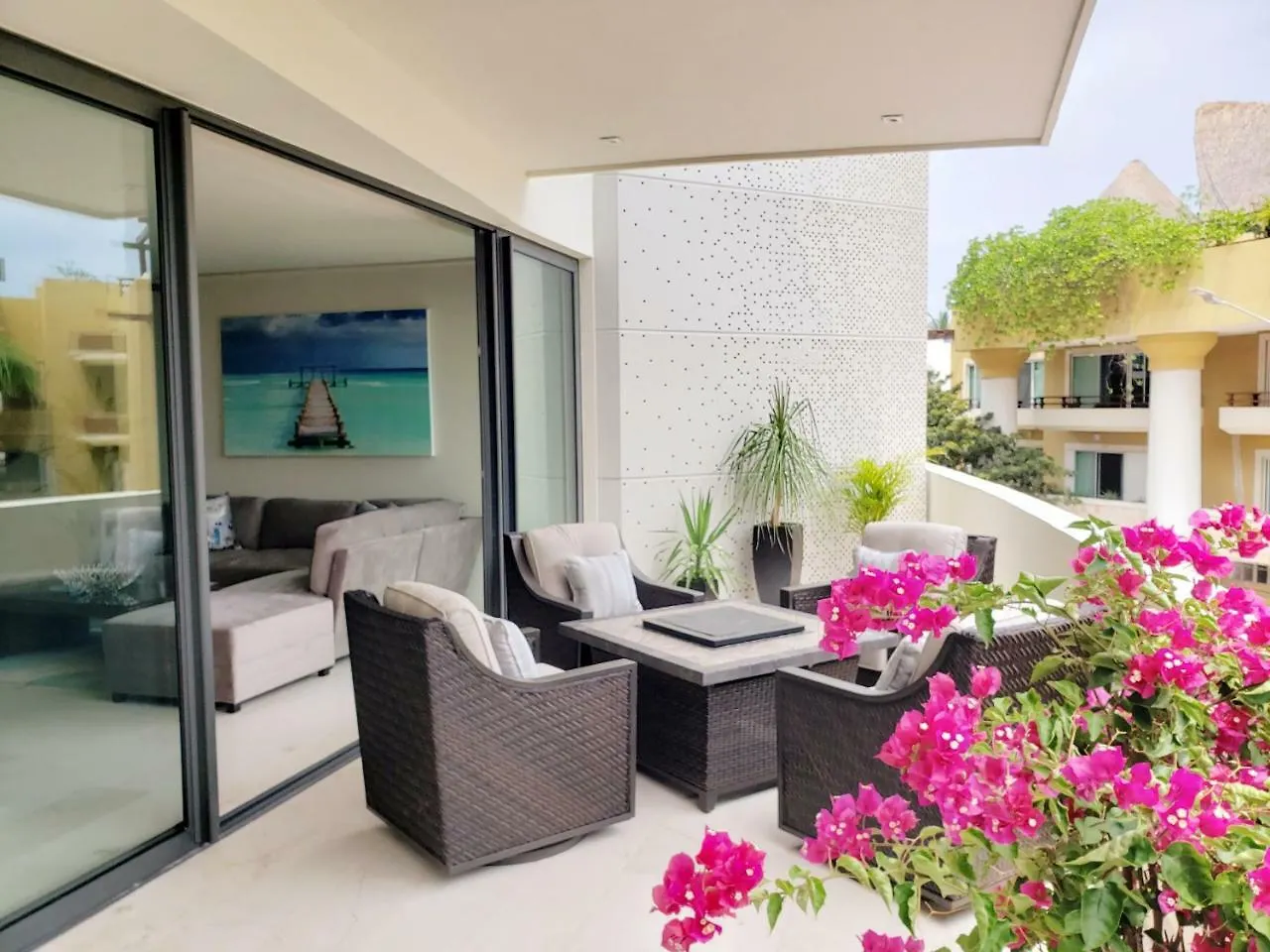 Well Located 2 Bedroom In Miranda Brand New Building By Happy Address Playa del Carmen Meksyk
